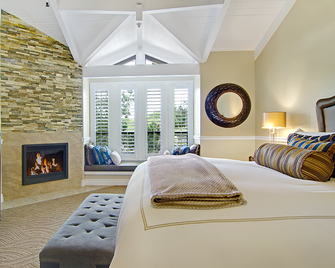 Carriage House Inn - Carmel-by-the-Sea - Bedroom