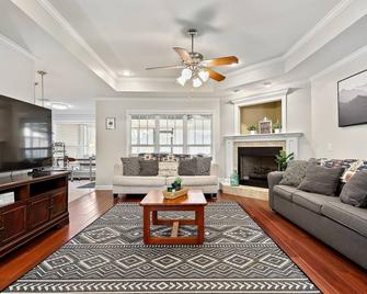 Sleeps 10 I Pet-friendly I Mins to FT Rucker - Enterprise