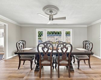 4-bedroom water front house with 2-level pier and boat lift overlooking Pamlico - Bath - Comedor