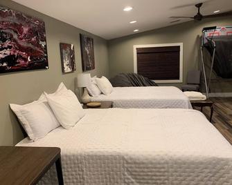 Outdoor Oasis and Pickleball Paradise: Fishing, Paddle-boarding, Swimming - Augusta - Habitación