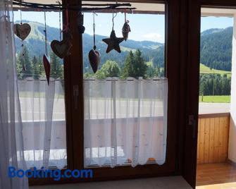 Almblick Ferienwohnung - Balderschwang - Wohnzimmer