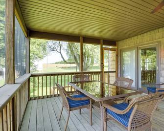2 Mi to Wineries Calm Cottage on 90 Acres with Barn - Stewartstown - Balcón