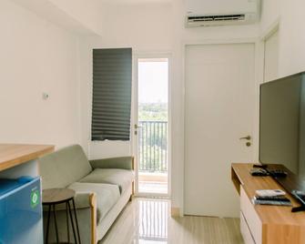Tranquil And Warm 2Br Apartment At Urban Heights Residences - Tangerang City - Living room