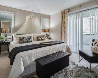 King Bed Cozy Master Suite, Long Stays are Welcome - Rocklin - Bedroom