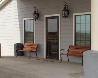 Southern Inn and Suites Yorktown - Yorktown - Patio