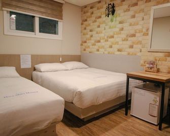 Dongdaemun Hwashin Hostel - Seúl