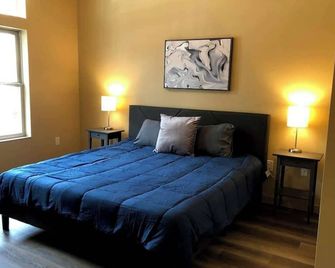 Cannery Square Short Term Rentals -104 by Patriot - Sun Prairie - Ložnice