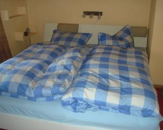 Volcanic Eifel: hiking, biking, chilling - swimming in the maar - Neroth - Bedroom