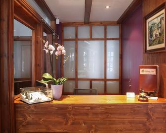 Hotel L'Ermita B&B - Канілло - Рецепція