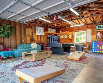 Luxe Villa Estate, Sonoma, Private Creek, Hot Tub, Pool, Bocce - Sebastopol - Lounge