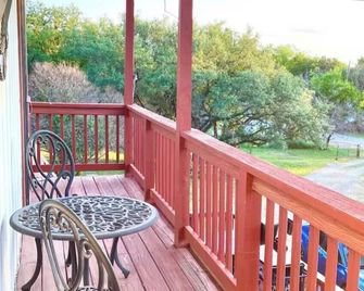 Cozy Lake Brownwood A-Frame Retreat, 2BR + Loft, Walk to Water - Brownwood - Balkon