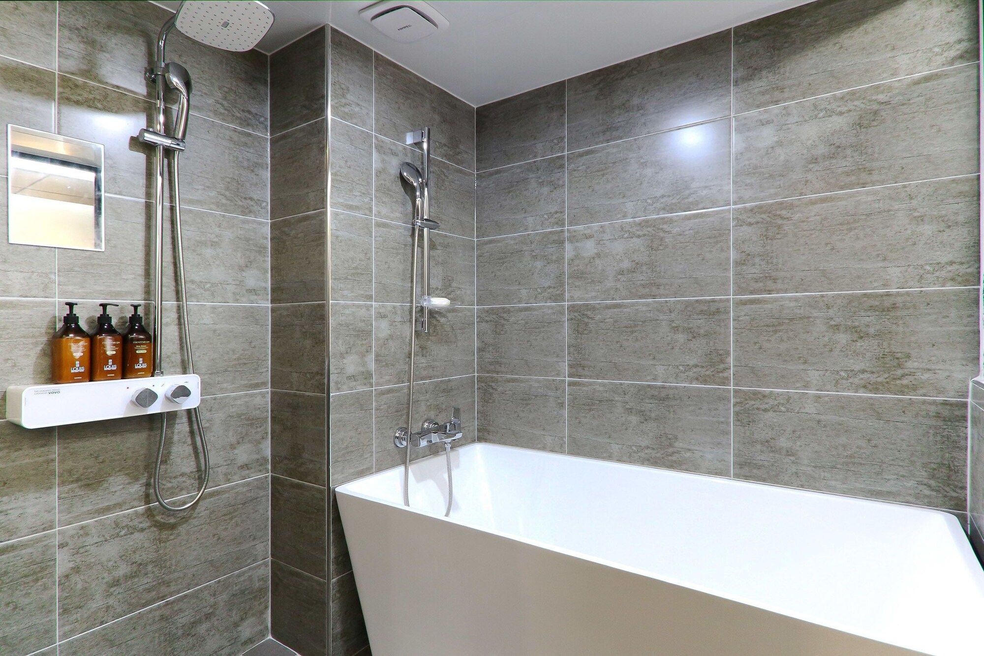Louis Hotel thumbnail 3