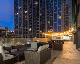 Holiday Inn Houston Downtown By IHG - Houston - Balcony