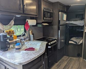 Quaint RV with AC in charming Oxford - Oxford - Cocina