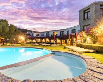 Hotel Palumbalza Porto Rotondo - Porto Rotondo - Zwembad