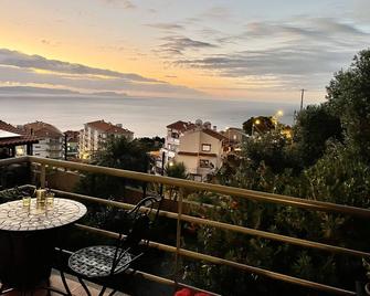 Vista Mar by Atlantic Holiday - Caniço - Balkon