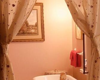 Princess Anne Book Lovers Inn - Princess Anne - Bathroom