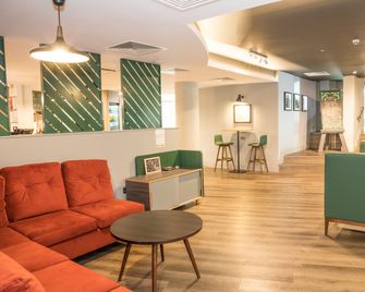 Holiday Inn Basingstoke By IHG - Basingstoke - Lounge