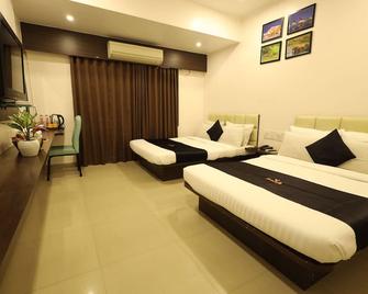 Saish Hotel Shirdi - Shirdi - Bedroom