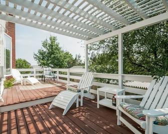 Newly renovated Humarock 4BR getaway. - Scituate - Balcony