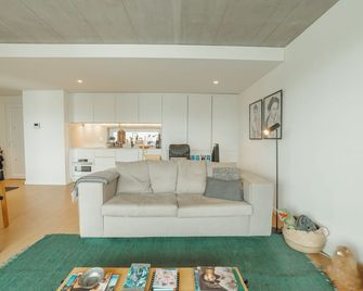 Beach & Sun Apartment by Vacationy - Canidelo - Living room