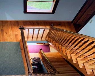 Marlboro, Vermont Ski House - discount offered - Brattleboro - Stairs