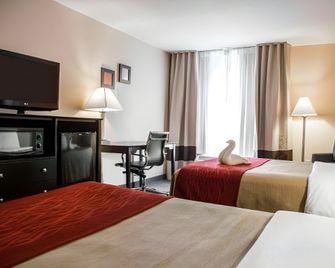 Best Place to Unwind! Three Units! Pool, Breakfast, Shuttle to Parks, Parking! - Orlando - Habitación