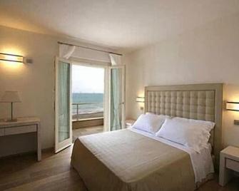 Hotel Alta La Vista - Marina di Castagneto - Schlafzimmer