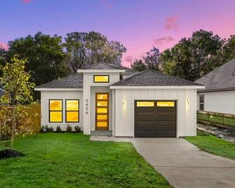 Stylish And Cozy Dallas 3 Bdr - Dallas