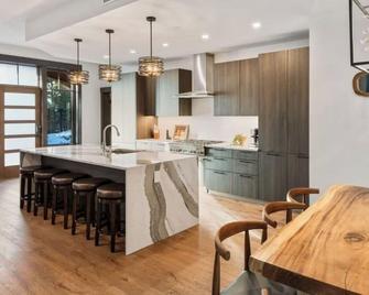 Gondola Lodge - South Lake Tahoe - Kitchen