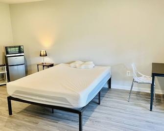 Private Bedroom & Bathroom - Glen Allen - Bedroom