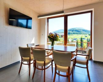 Green Inn Hotel - Ostravice - Essbereich