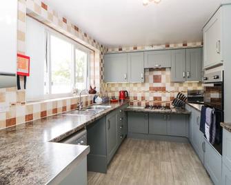 PIER VIEW, pet friendly, country holiday cottage in Paignton - Paignton - Cocina