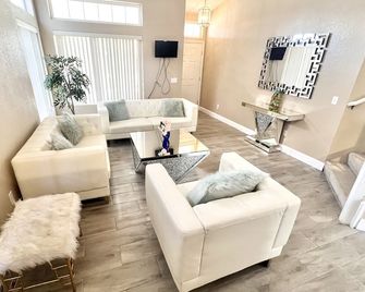 Beautiful 2-storey Home centrally located in Tracy - Tracy - Huiskamer