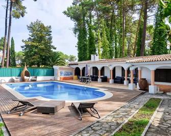 Elegant Villa in Corroios with Private Pool - Torre da Marinha - Pool