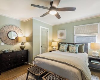 Highlands-Designer Cottage-Amazing Outdoor Living Spaces-Fireplace-Pet Friendly - Highlands - Bedroom