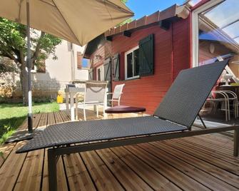 Sur une Ile en bord de marne guest house - Créteil - Patio