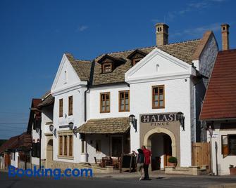 Halasi Pince Panzió - Villány - Building