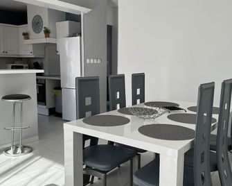 Villa La Conviviale - Bessan - Dining room