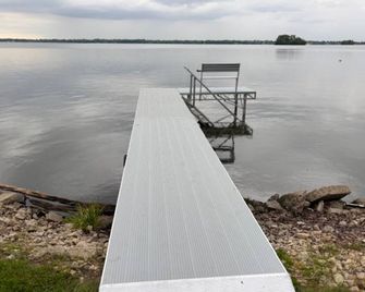 Beautifully Updated Lake House - Beaver Dam - Outdoor view