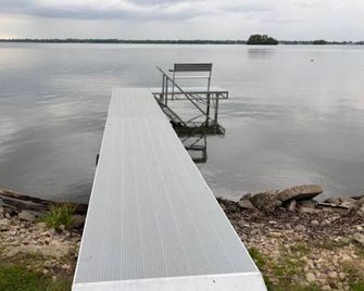 Beautifully Updated Lake House - Beaver Dam - Außenansicht