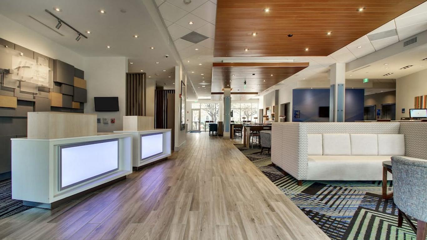 Holiday Inn Express & Suites Charleston Ne Mt Pleasant Us17 By IHG