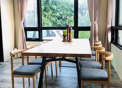 Birdhouse is a 2-floor house that can accommodate over 18 persons - Toucheng Township - Dining room