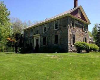 Five-Bedroom Private Mansion for Rent near Lake Dunmore, Vermont - Brandon - Bâtiment