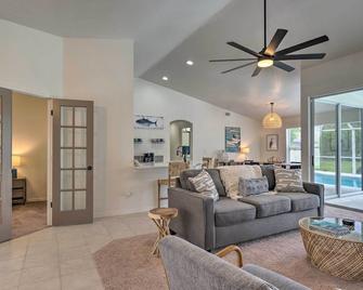 Private Pool Beachy Cape Coral Getaway! - Cape Coral - Living room
