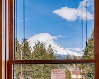 Mccloud River Mercantile Hotel - McCloud - Balcón