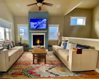 Downtown Spearfish Oasis - Spearfish - Wohnzimmer
