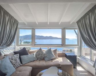 ألتيرا فيتا أبارتمنتس - نيوس مارماراس - غرفة معيشة