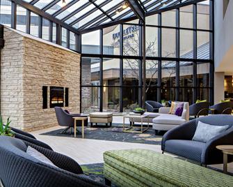 Doubletree by Hilton Fairfield Hotel & Suites - Fairfield - Area lounge