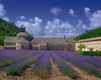 Gite in Gordes Luberon - Murs - Edificio